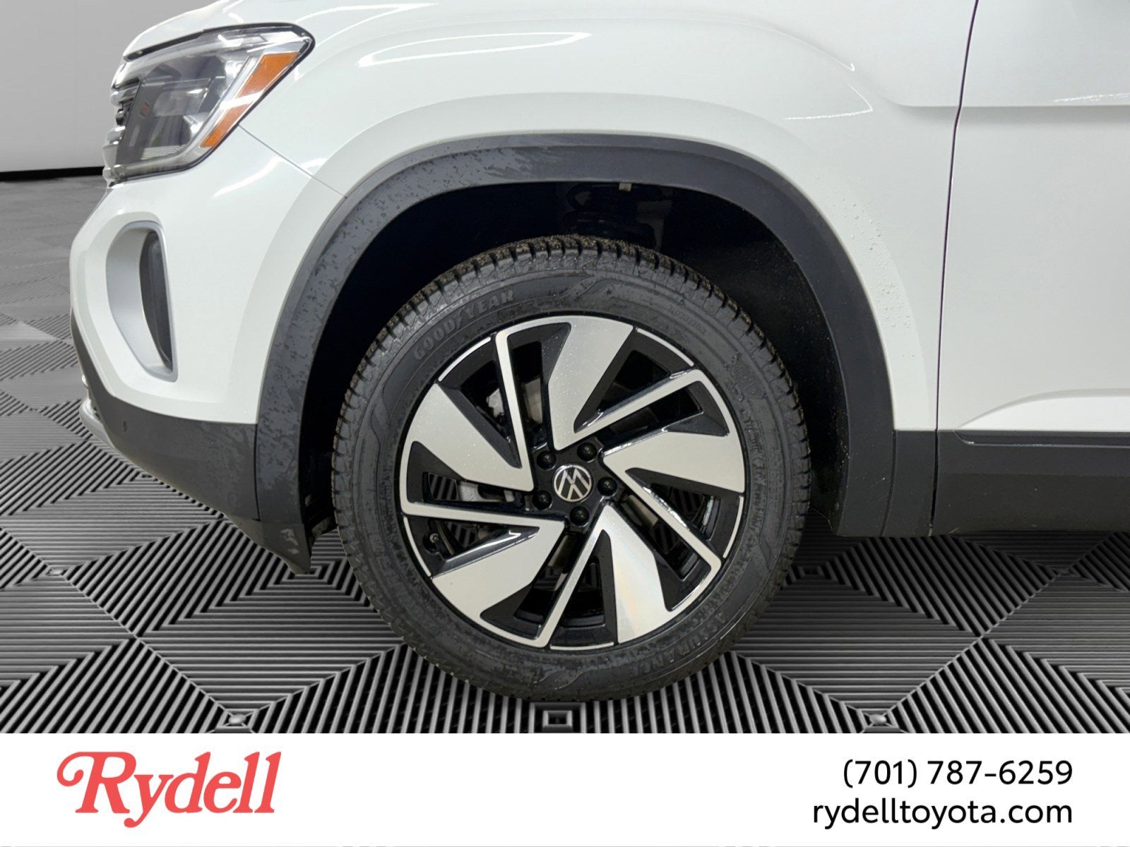 2025 Volkswagen Atlas 2.0T SE w/Technology