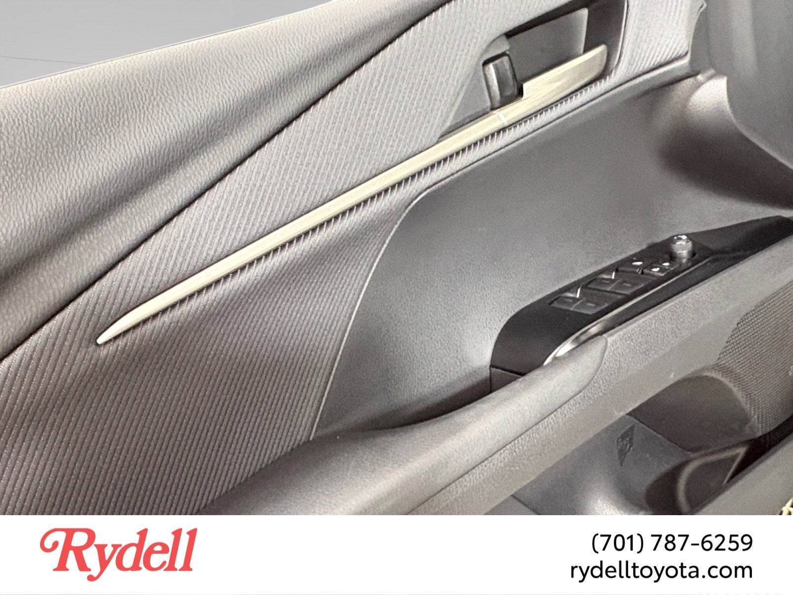 2025 Toyota Camry SE Hyb