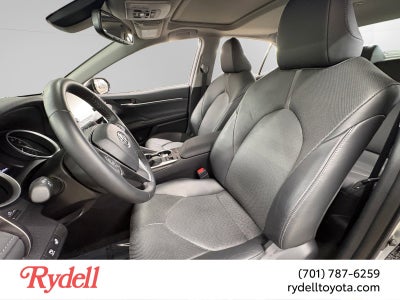 2022 Toyota Camry Hybrid XLE