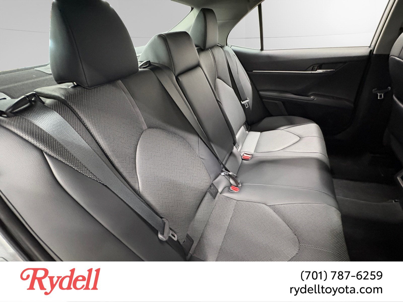 2022 Toyota Camry Hybrid XLE