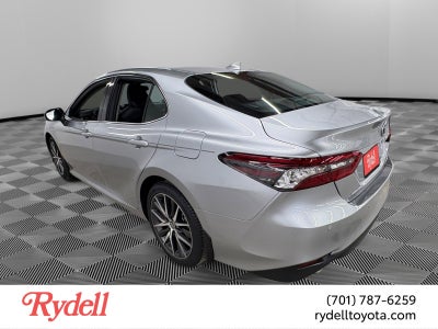 2022 Toyota Camry Hybrid XLE