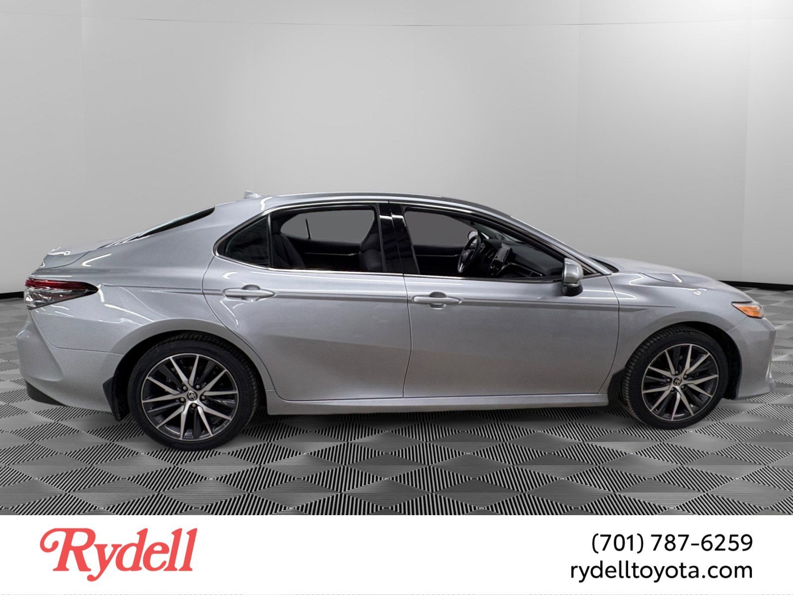 2022 Toyota Camry Hybrid XLE