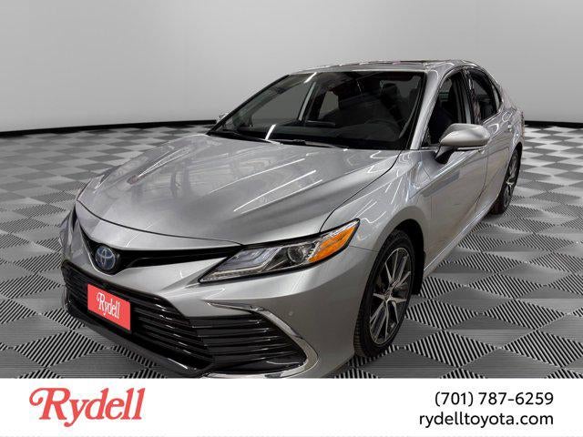 2022 Toyota Camry Hybrid XLE