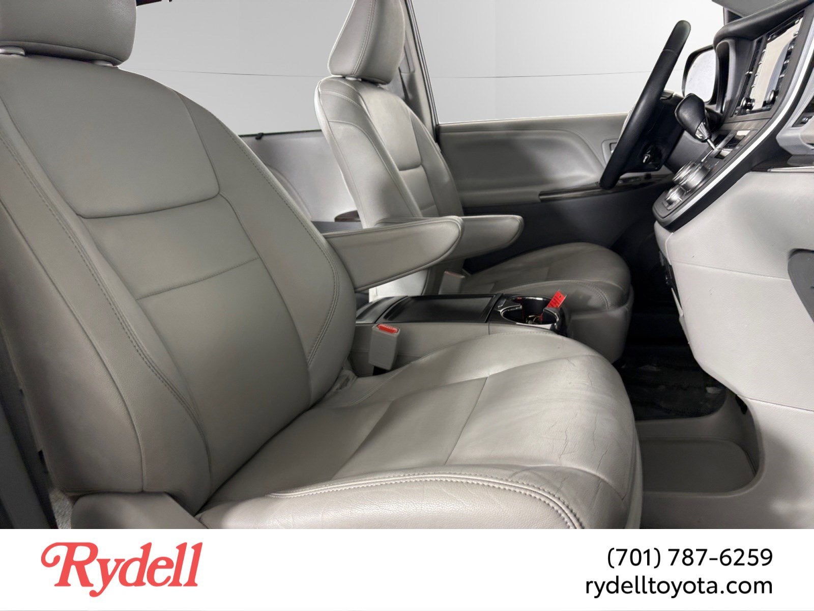 2020 Toyota Sienna XLE