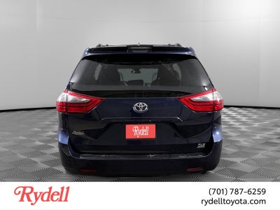 2020 Toyota Sienna XLE