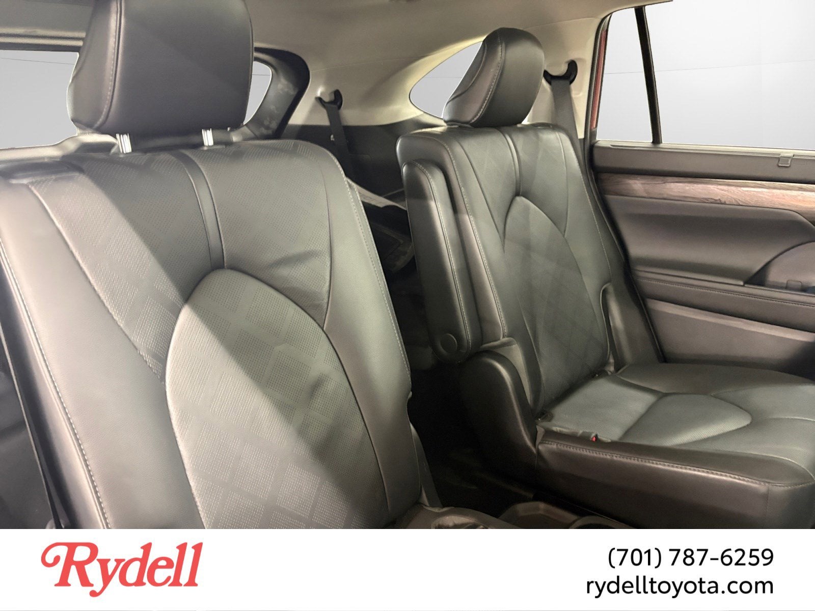 2021 Toyota Highlander Hybrid Platinum