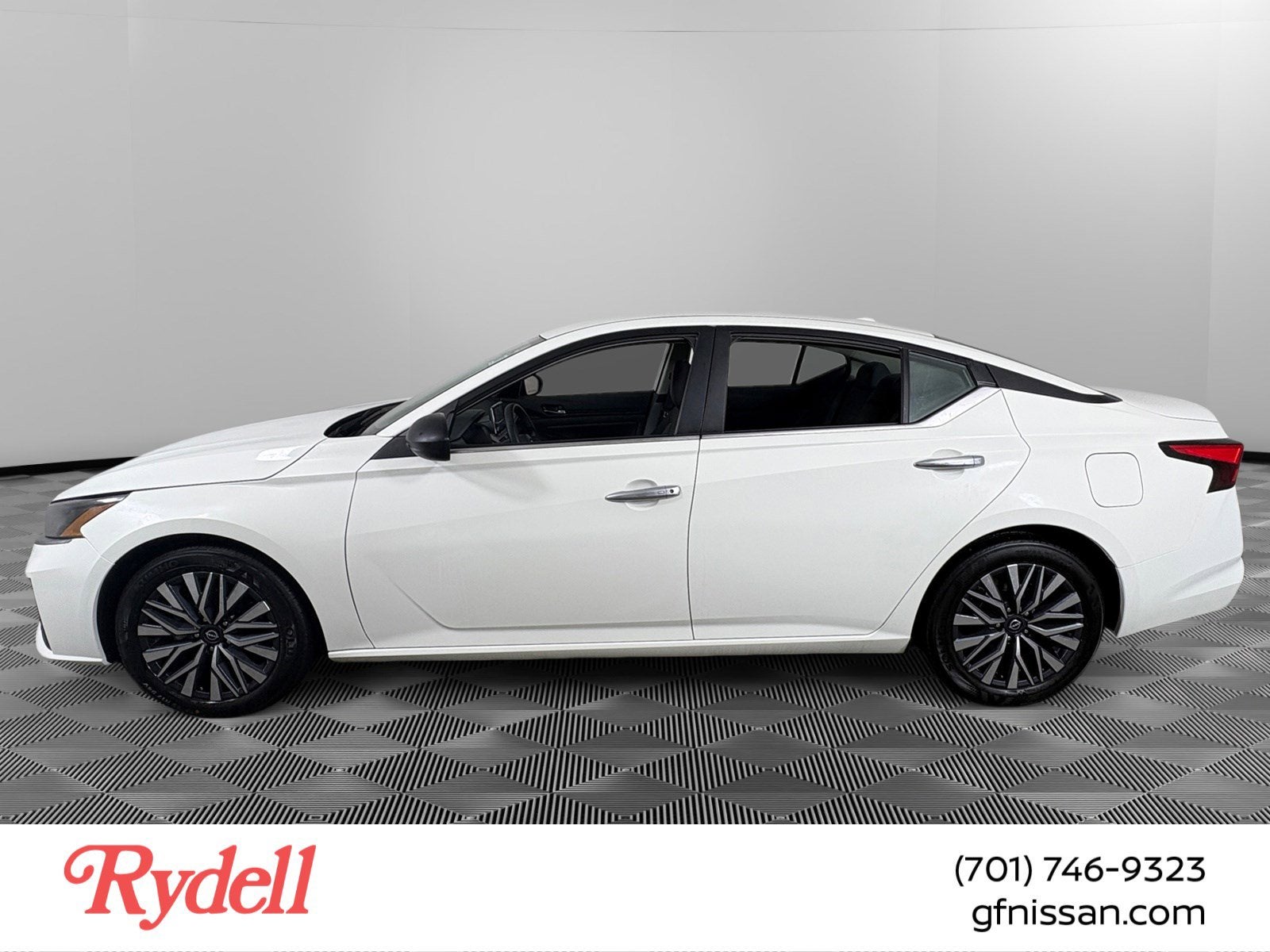 2025 Nissan Altima SV FWD