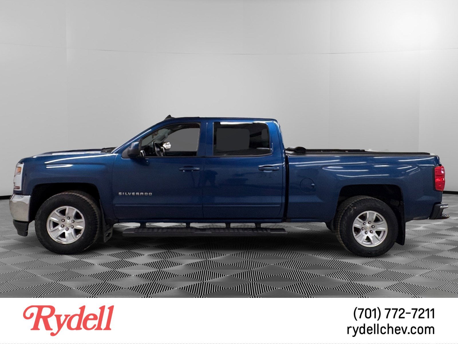 Used 2017 Chevrolet Silverado 1500 LT with VIN 1GCUKREC6HF130683 for sale in Grand Forks, ND