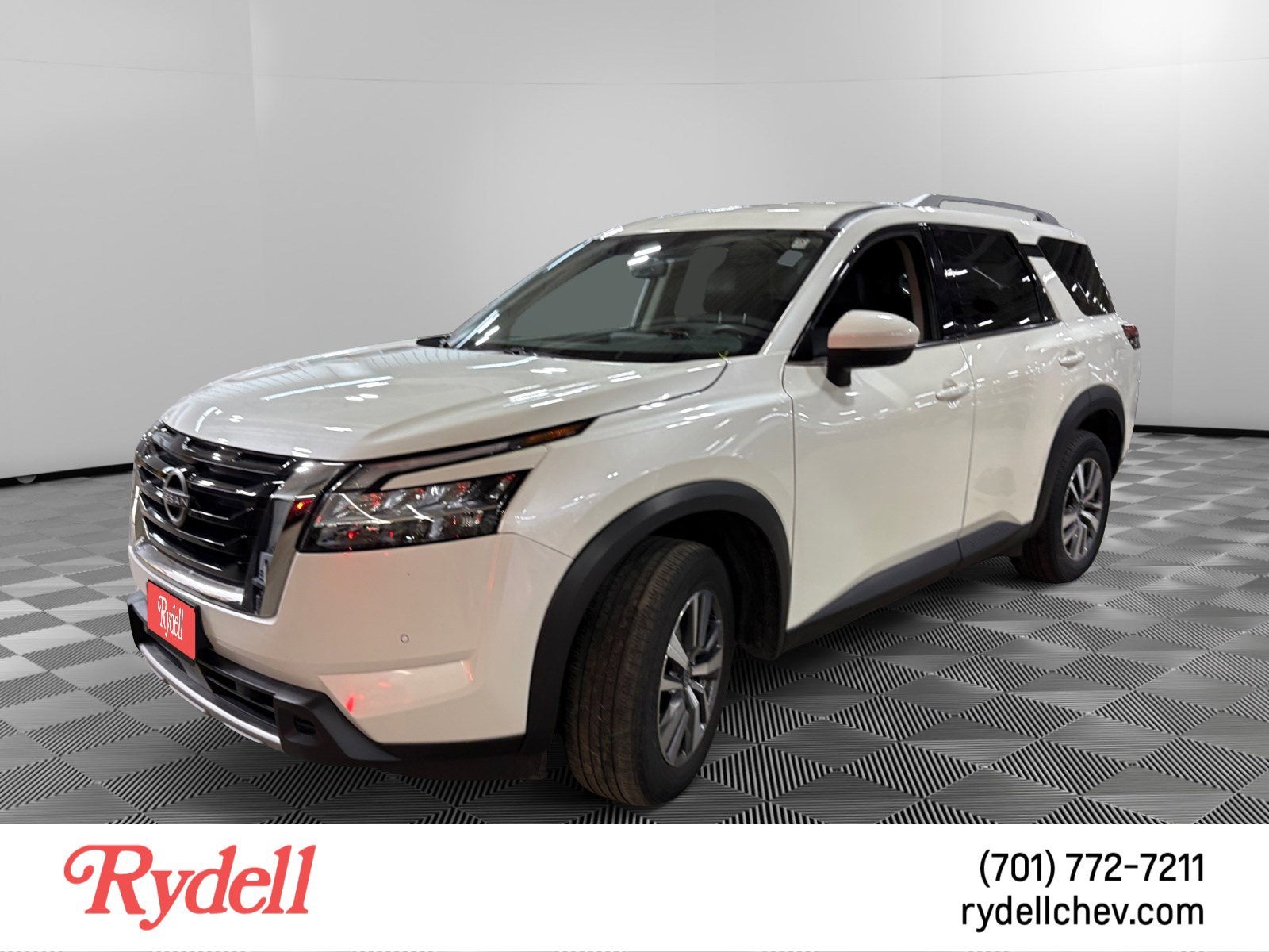 2023 Nissan Pathfinder SL