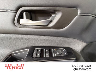 2023 Nissan Pathfinder SL 4WD