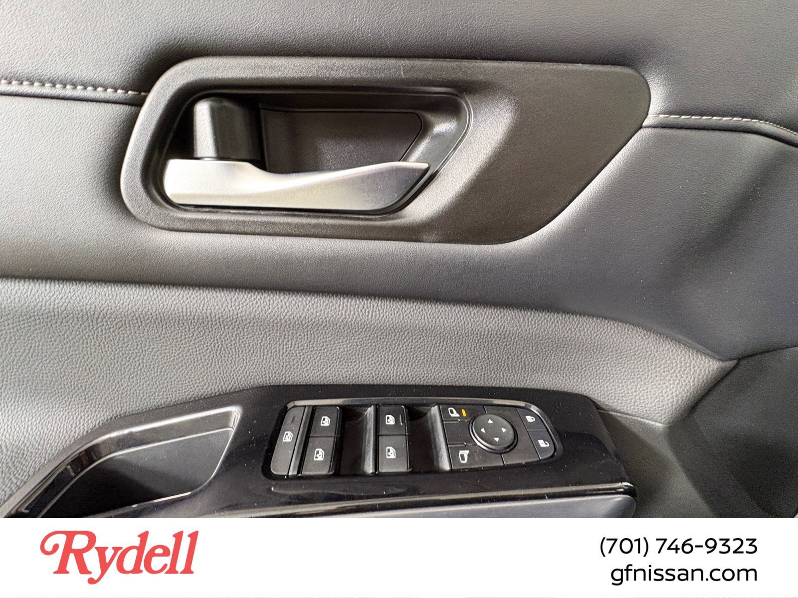 2023 Nissan Pathfinder SL 4WD